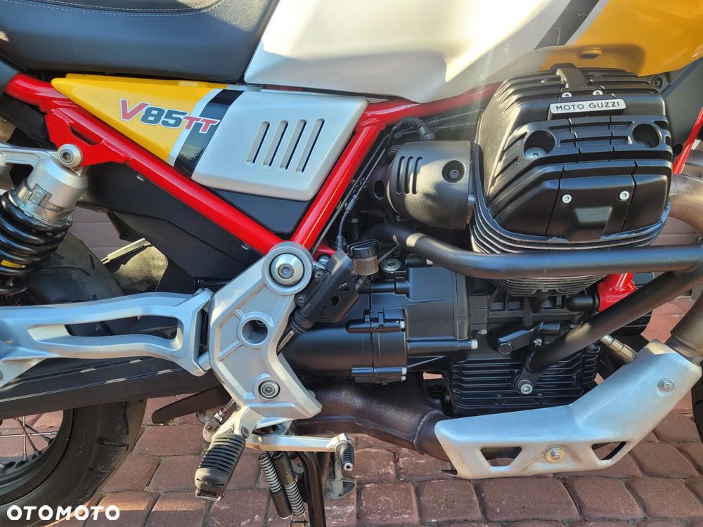 Moto Guzzi V85 - 18