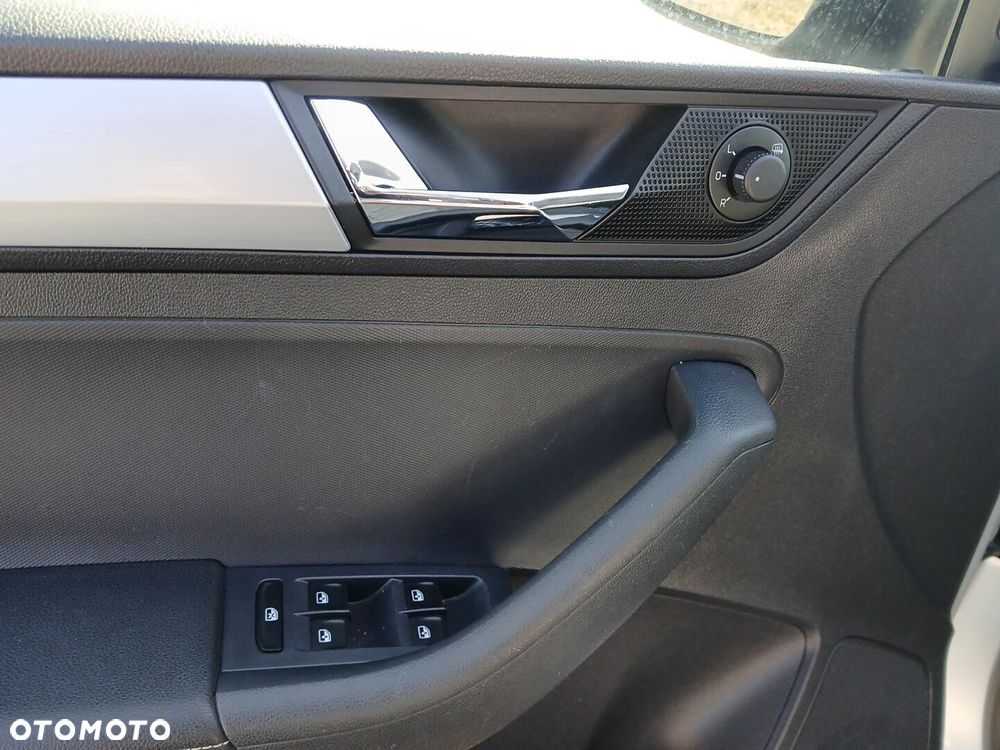 Skoda RAPID 1.0 TSI Ambition - 41