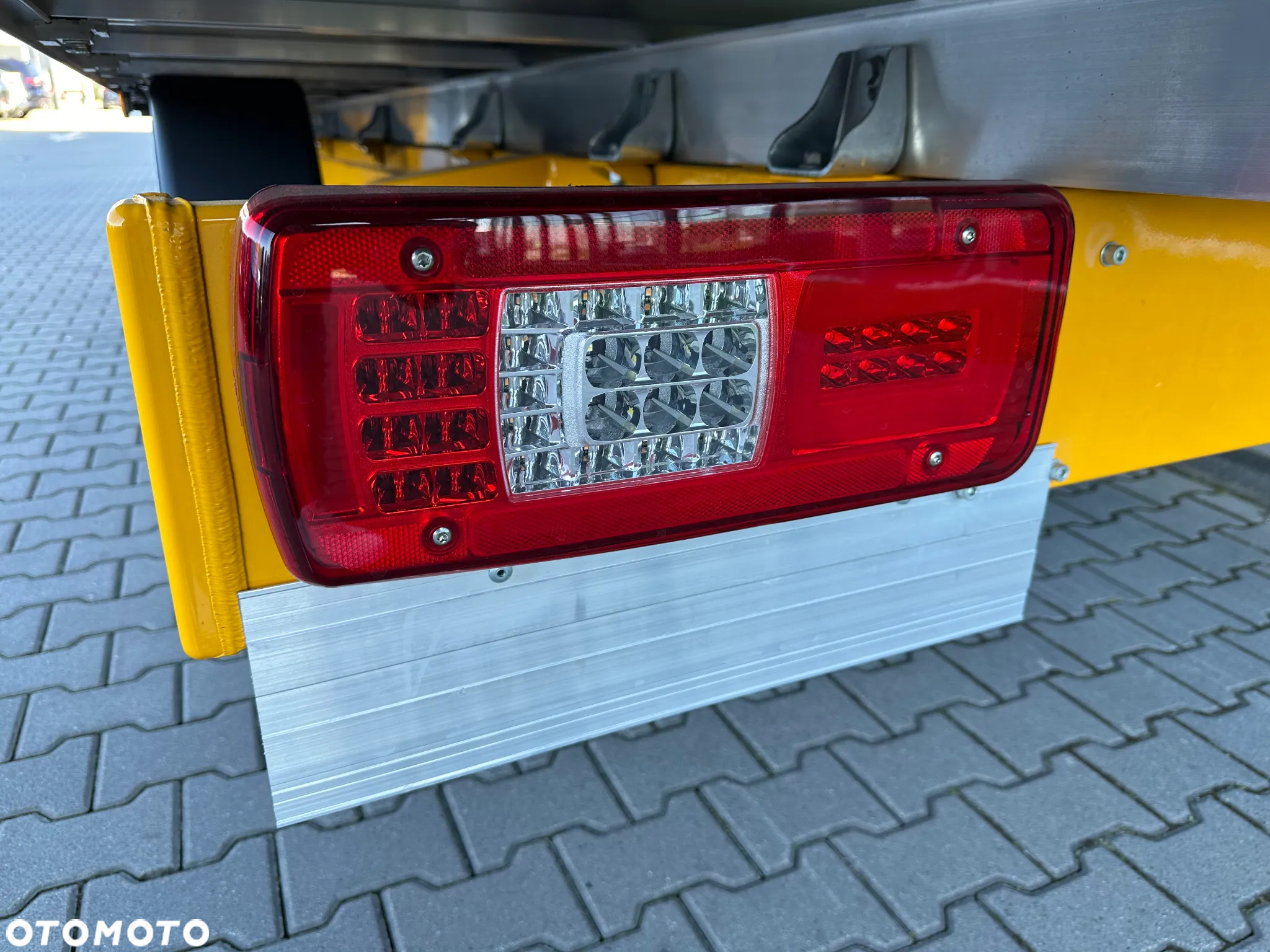 Mercedes-Benz Sprinter - 14