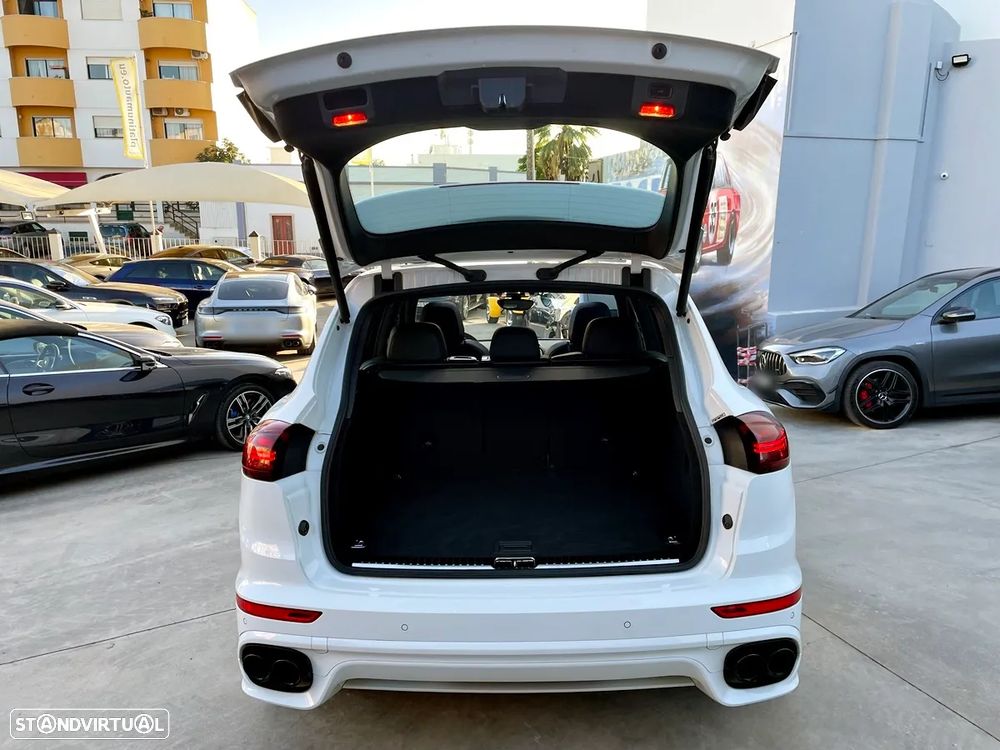 Porsche Cayenne GTS - 39