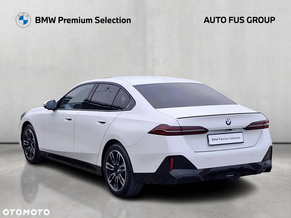 BMW Seria 5 520i mHEV M Sport - 3
