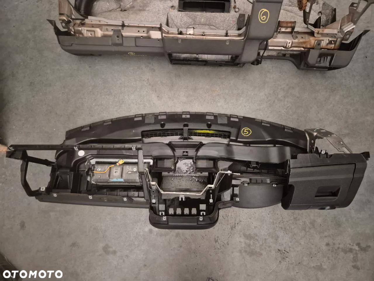 VOLKSWAGEN DESKA ROZDZIELCZA - 32