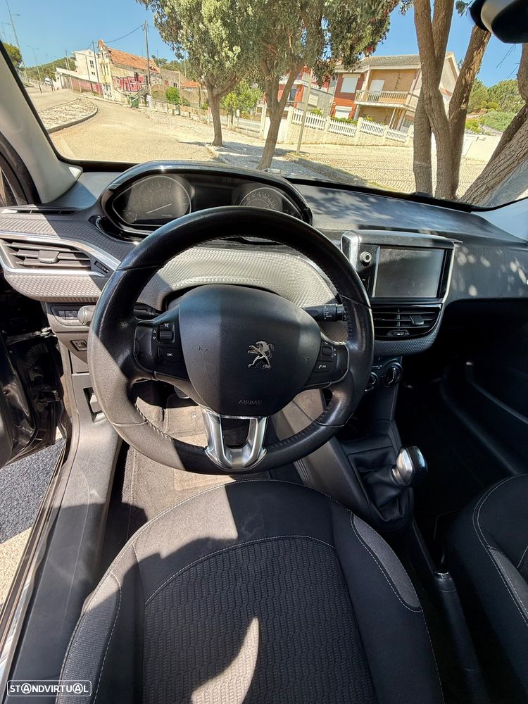 Peugeot 208 1.2 PureTech Style - 24