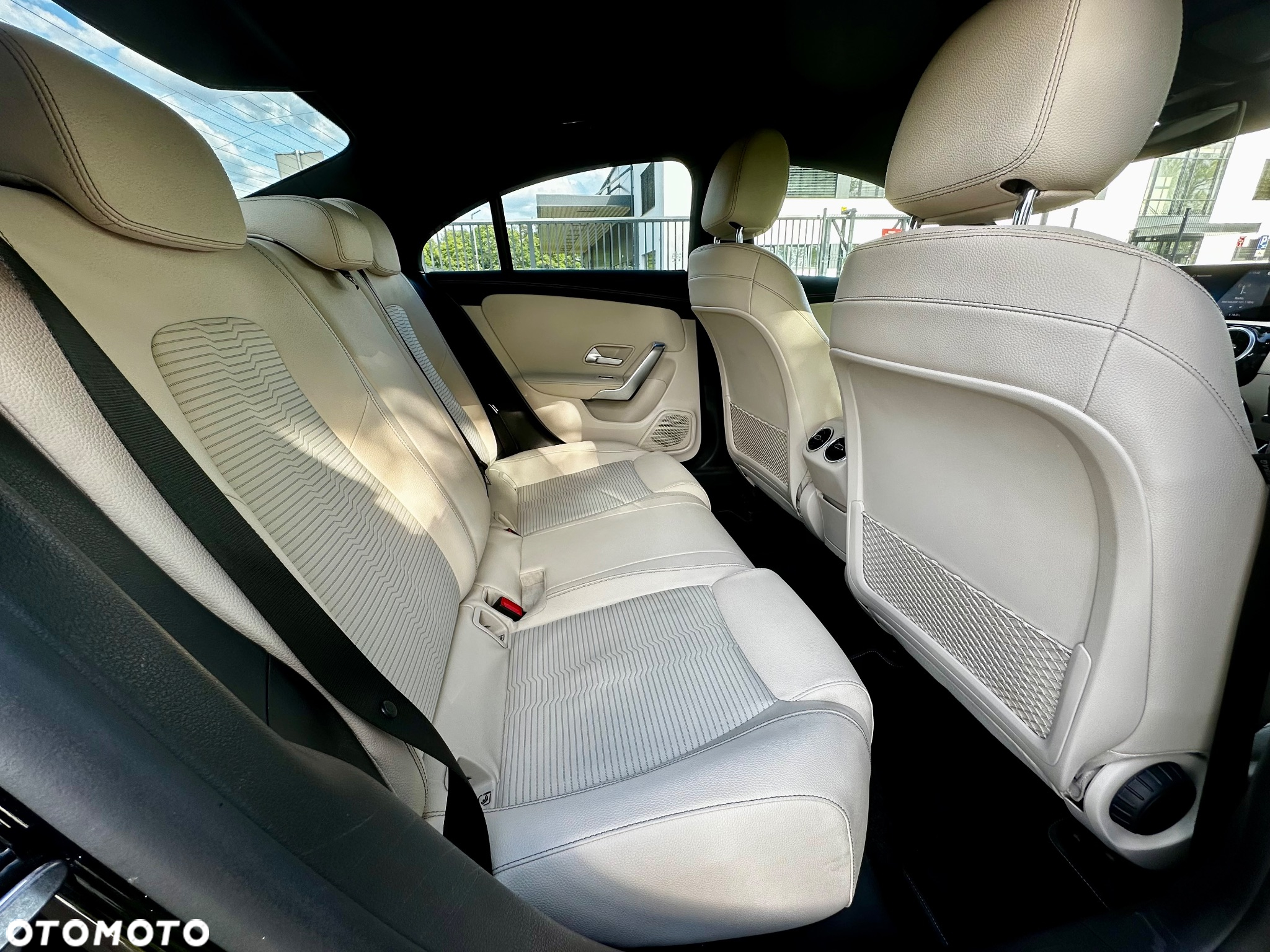 Mercedes-Benz CLA 180 Progressive 7G-DCT - 14