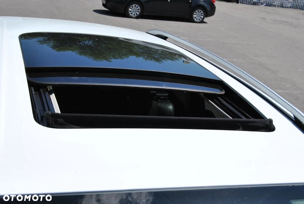 Ford Kuga 2.0 TDCi 2x4 Titanium - 31