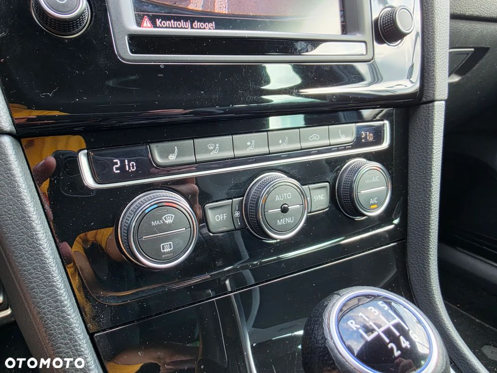 Volkswagen Golf - 22
