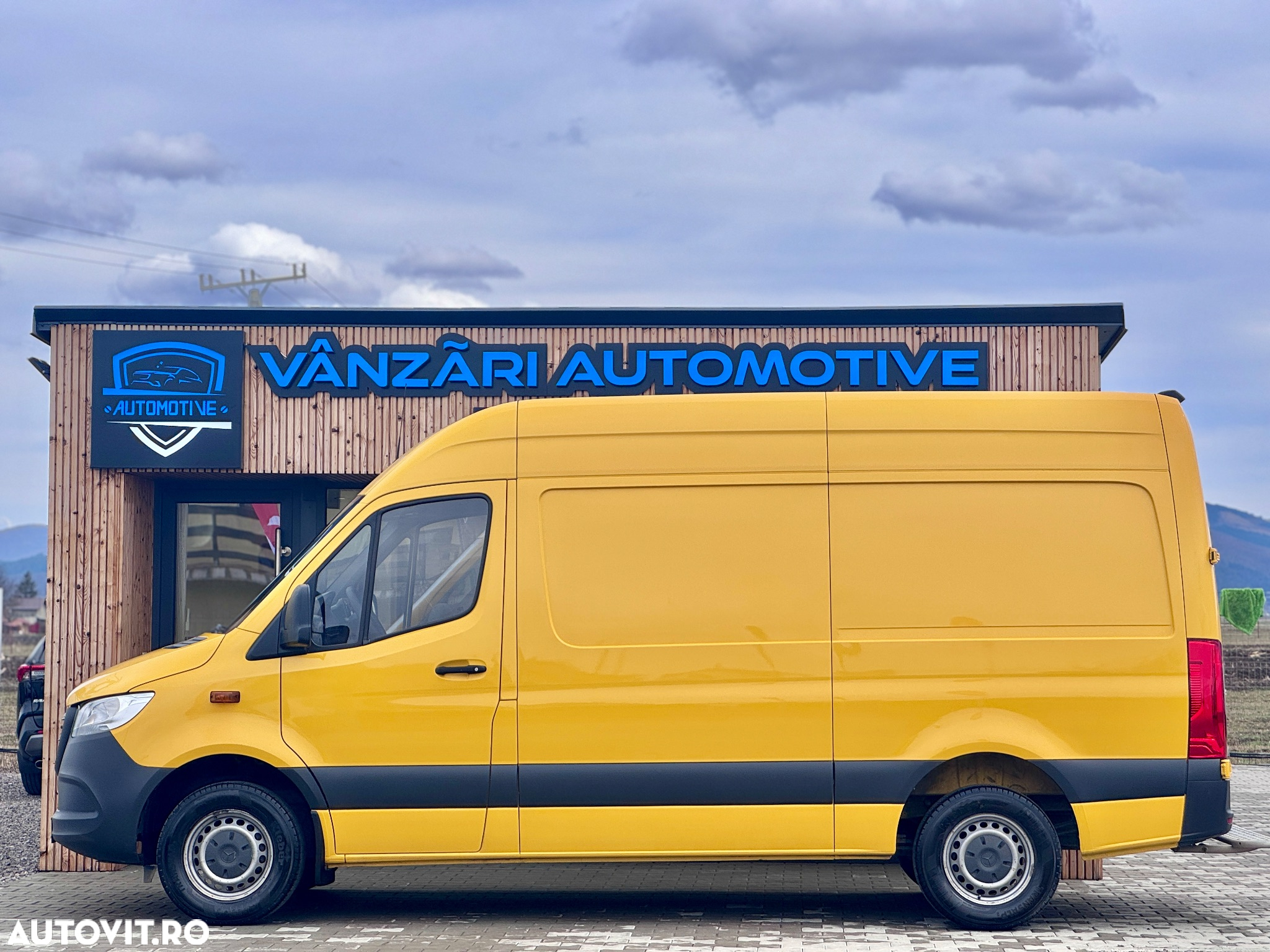 Mercedes-Benz Sprinter - 4