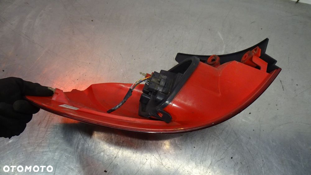 LAMPA PRAWA TYLNA RENAULT CLIO III 1.5DCI - 9