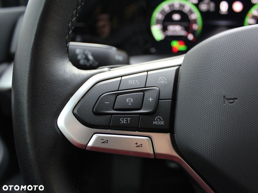 Volkswagen Golf - 20