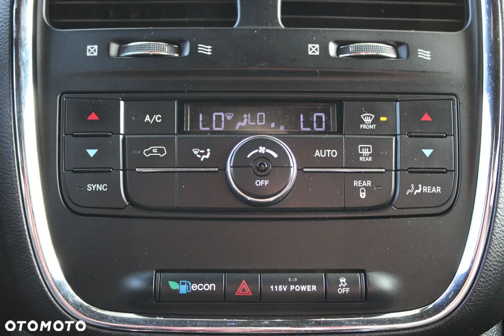 Chrysler Town & Country 3.6 Limited - 21