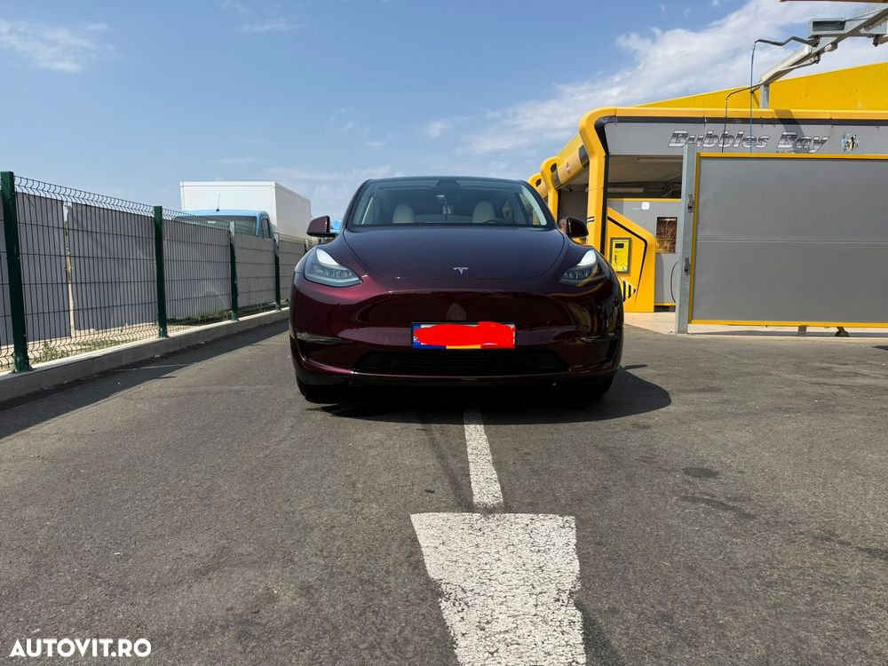 Tesla Model Y AWD Performance - 4
