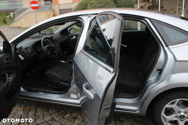 Ford Mondeo 2.0 Ambiente - 12