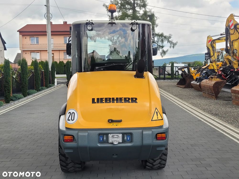 Liebherr L 506 C / widły + łyżka otwierana / centralne smarowanie / - 9