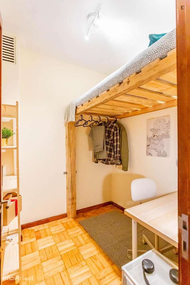 Quarto - localizado em Santo Ildefonso Porto - Grande imagem: 5/14