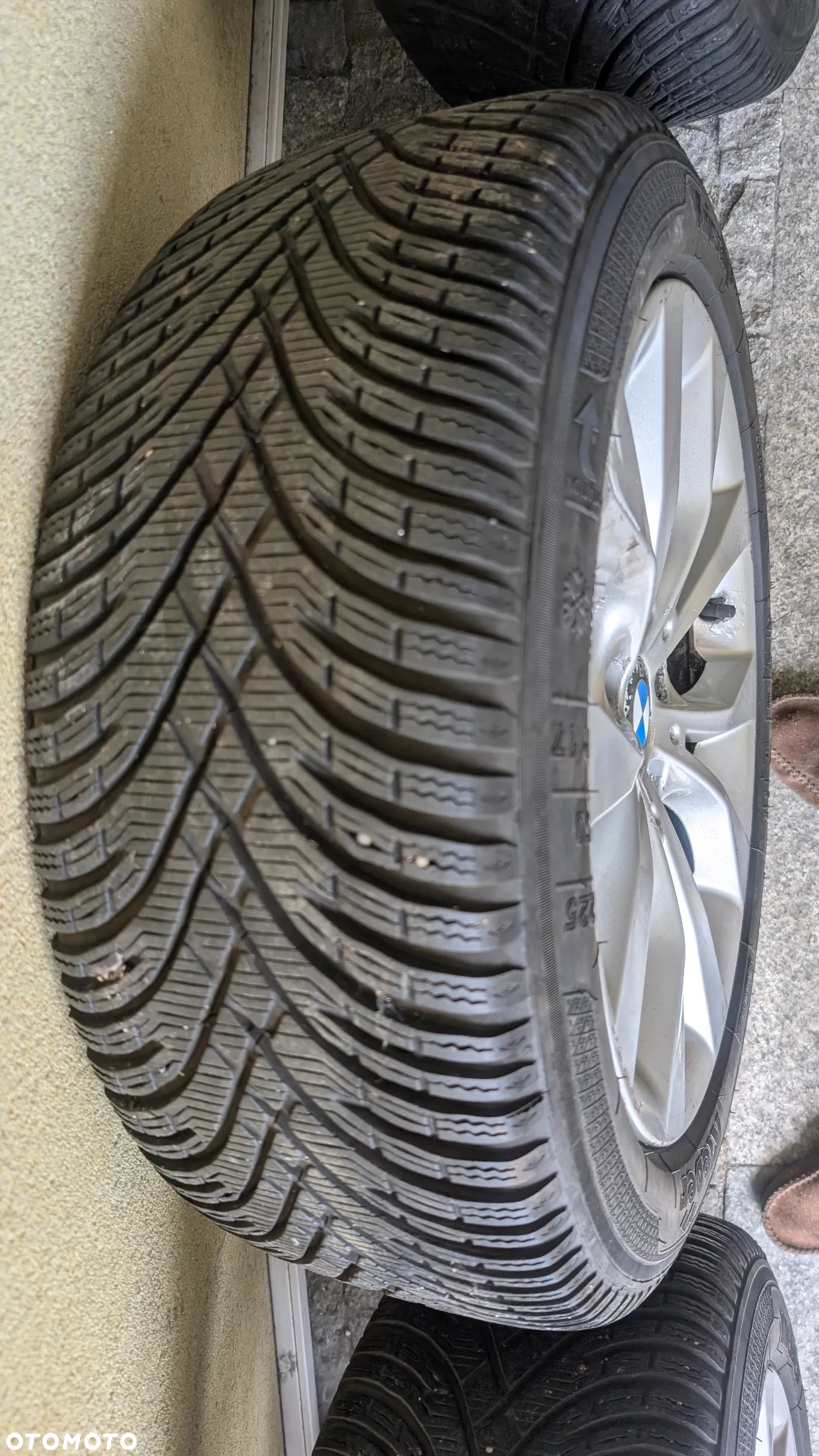 Komplet oryginalnych kół z felgami ALU do BMW X1 (e84) z prawie nowymi oponami zimowymi KLEBER 225/50R17 - 22