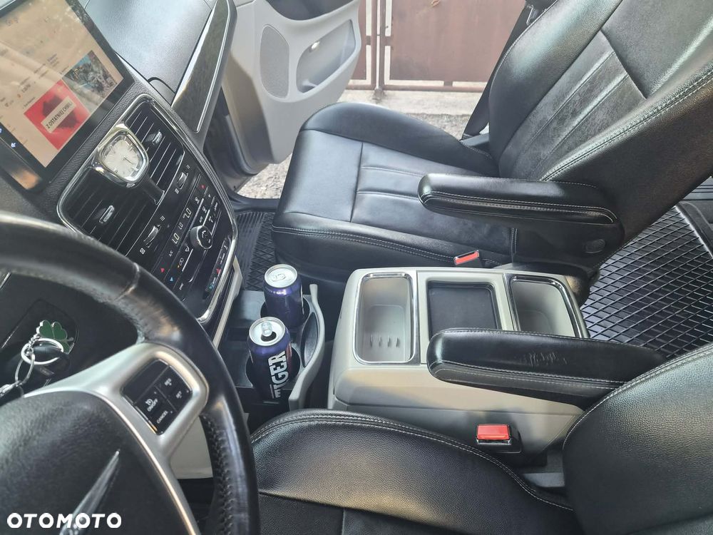 Chrysler Town & Country 3.6 Limited - 20