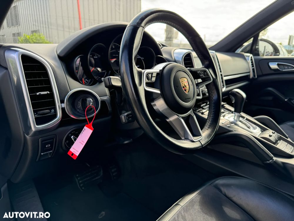 Porsche Cayenne 3.0 L - 13