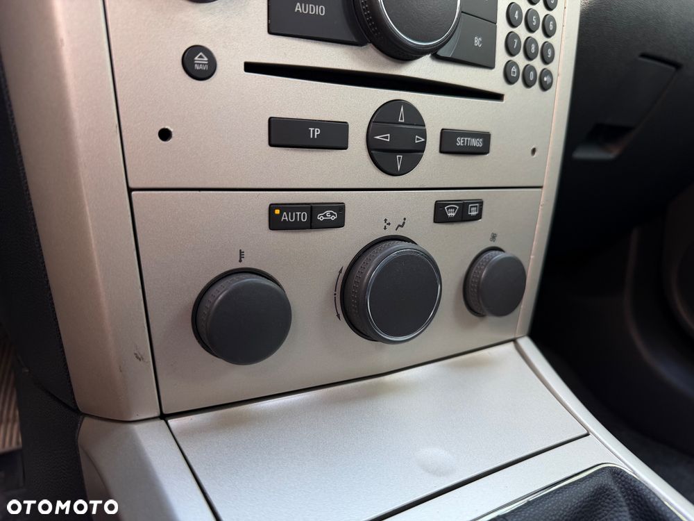 Opel Astra 1.6 NAVI - 16