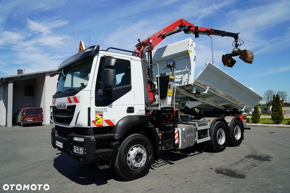 Iveco TRAKKER 360 / 6x4 / WYWROTKA DWUSTRONNA + HYDROBURTA / + HDS HMF 1643 Z2 / ŁYŻKA CHWYTAKOWA / ROTATOR / PILOT - 3