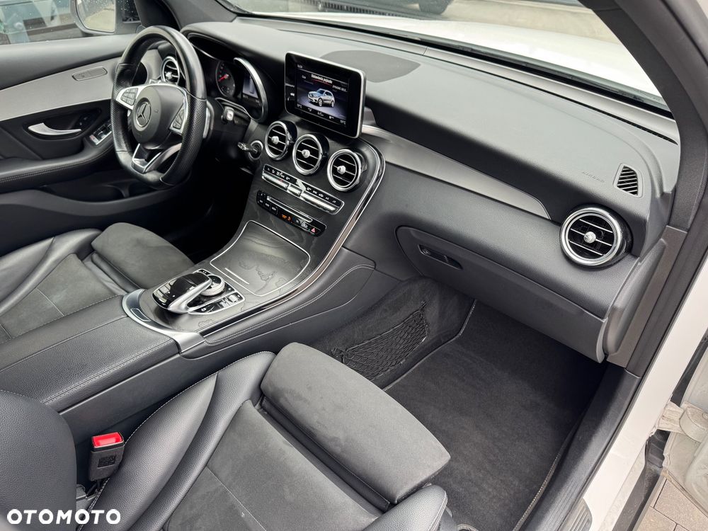 Mercedes-Benz GLC 250 4Matic 9G-TRONIC AMG Line - 21
