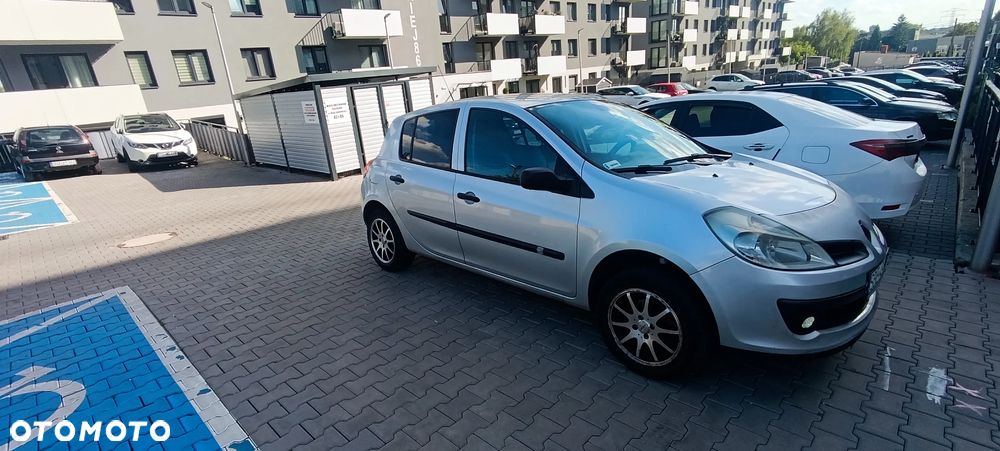 Renault Clio 1.2 16V Authentique - 10