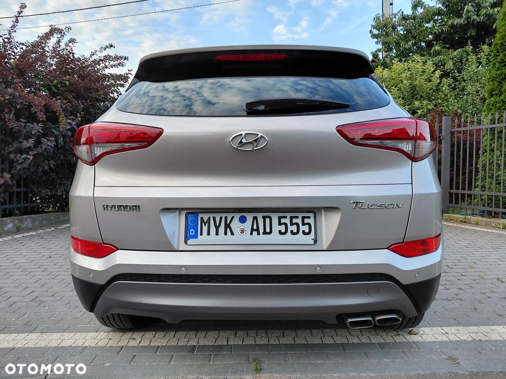 Hyundai Tucson 2.0 CRDI BlueDrive Style 2WD - 25