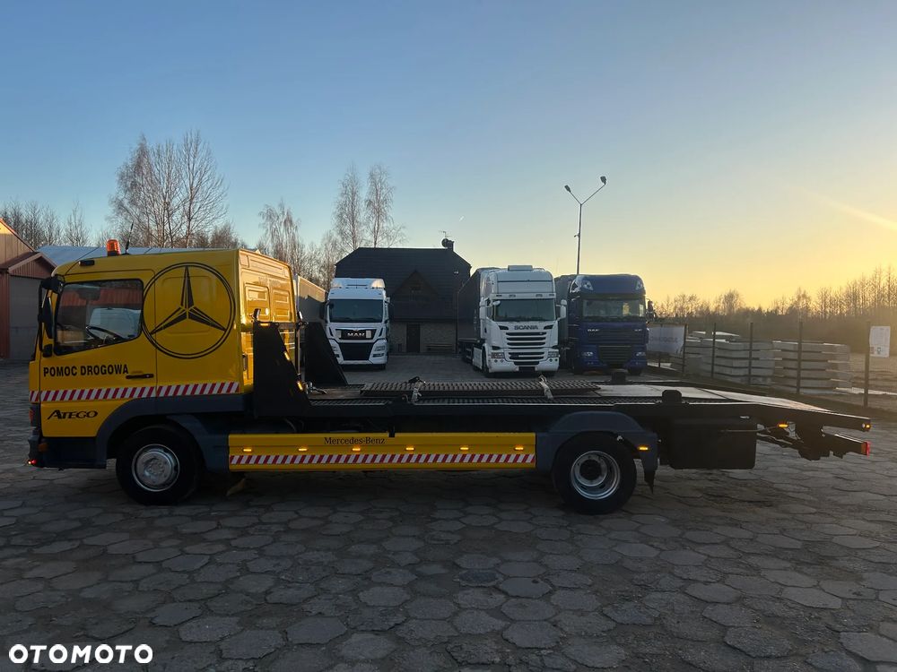Mercedes-Benz ATEGO 815 LAWETA NA 2 AUTA / WCIĄGARKA Z PILOTEM / POMOC DROGOWA Z NAJAZDAMI / BARDZO ŁADNY STAN / OŚWIETLENIE OSTRZEGAWCZE / KABINA SYPIALNA !! - 8