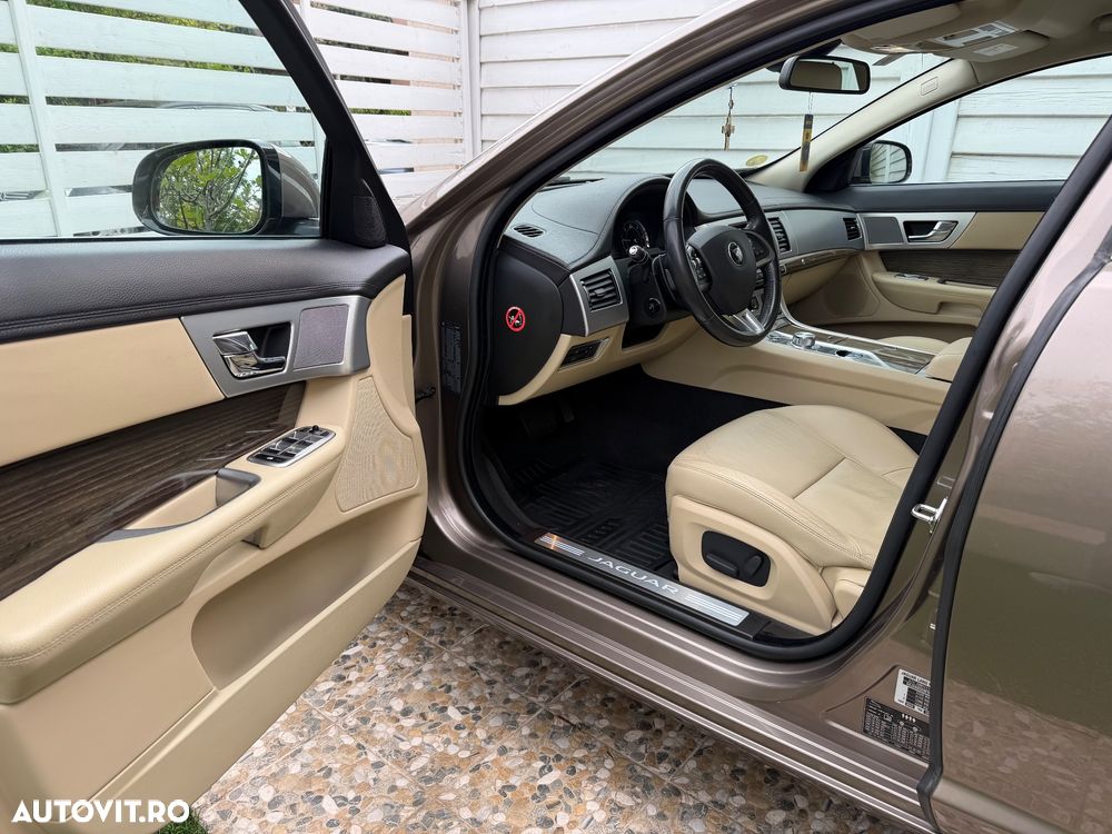 Jaguar XF 2.2 - 5