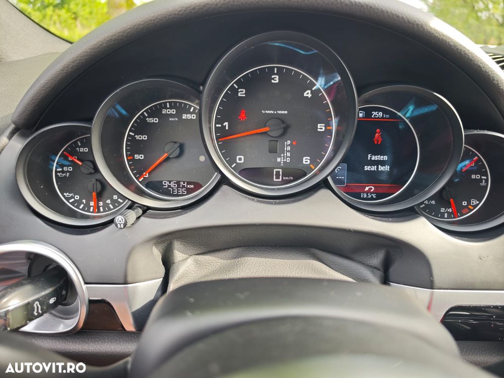 Porsche Cayenne 3.0 L V6 - 9