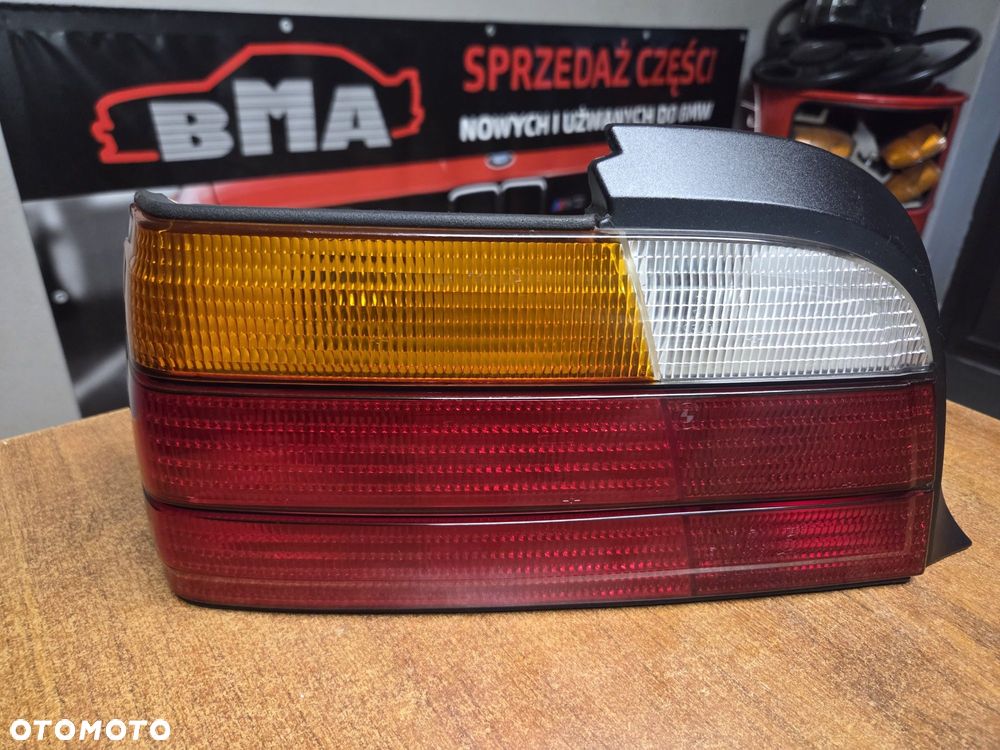 BMW E36 Coupe Lampa Tył Tylna Lewa Oryginał Ładny Stan Kompletna z Żarówkami Oryginał BMW - 1
