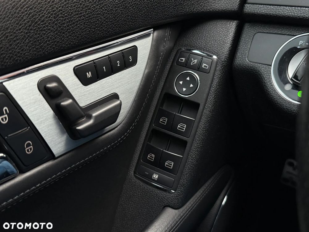 Mercedes-Benz Klasa C 63 AMG 7G-TRONIC - 29