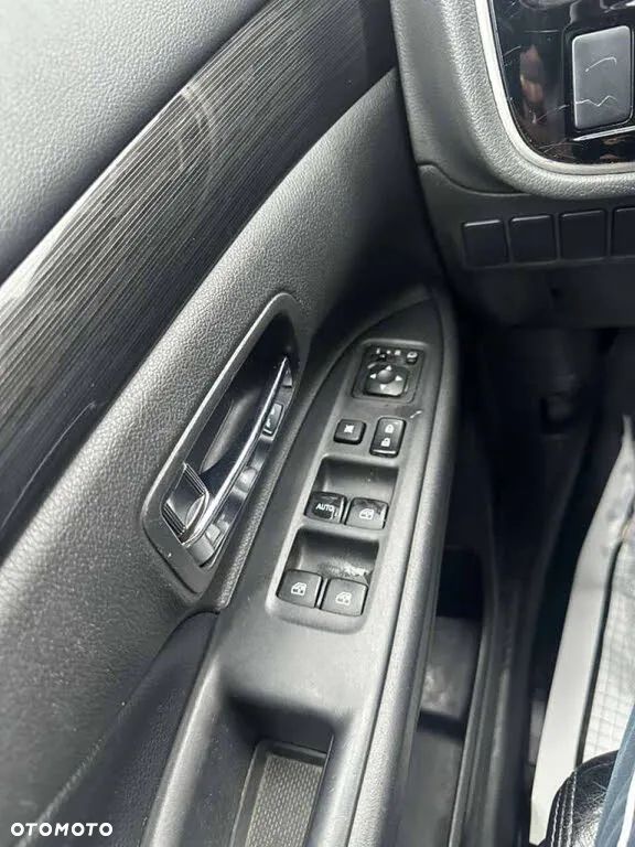 Mitsubishi Outlander 2.4 Instyle NAVI EU5 CVT - 7
