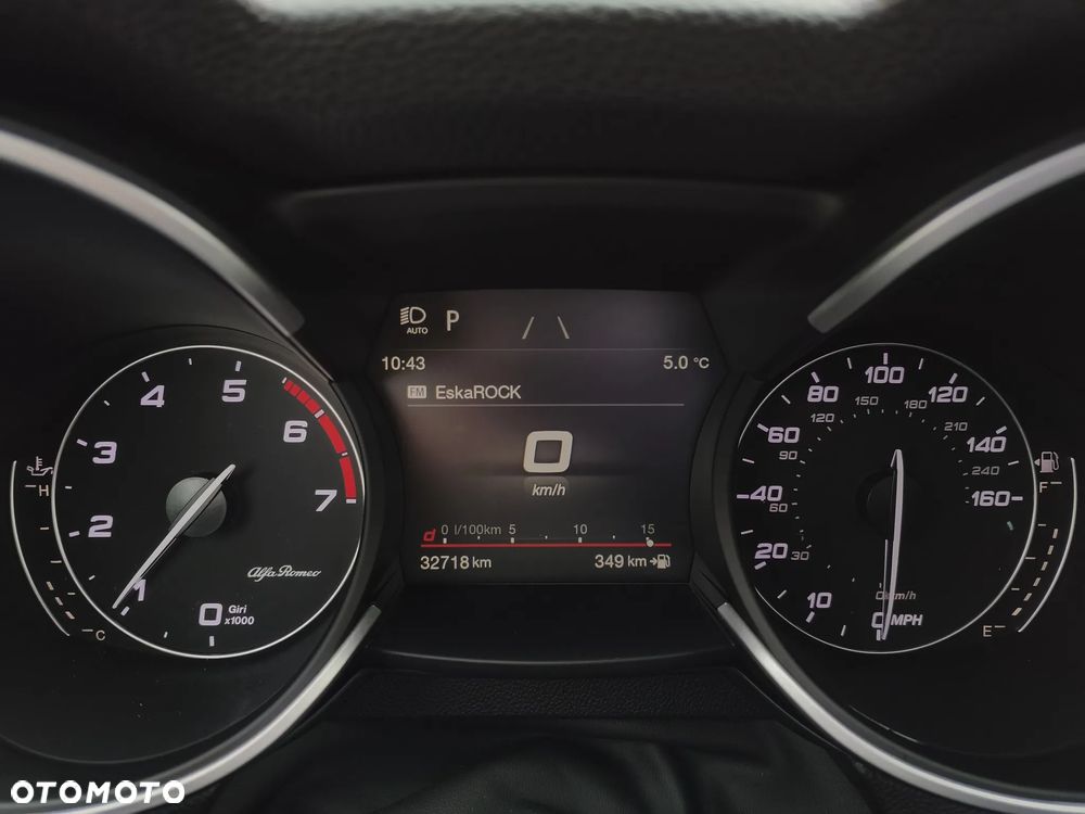 Alfa Romeo Stelvio 2.0 Turbo 16V AT8-Q4 Ti - 11