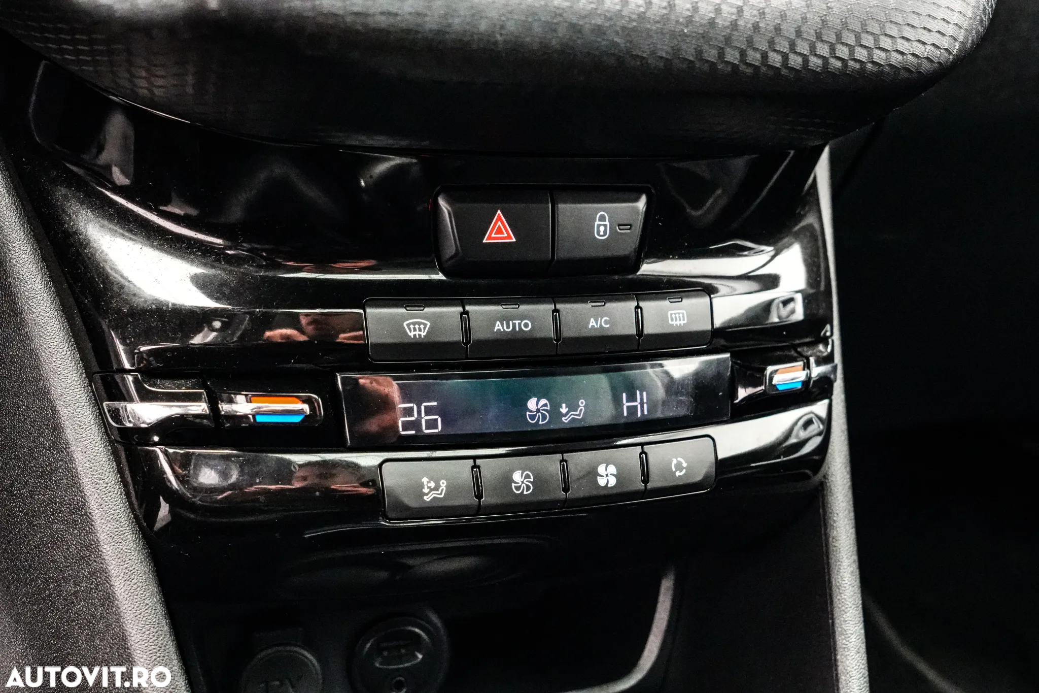 Peugeot 2008 1.2 PureTech Turbo EAT6 S&S Allure - 22