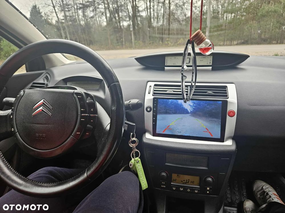 Citroën C4 1.6 16V Confort - 4