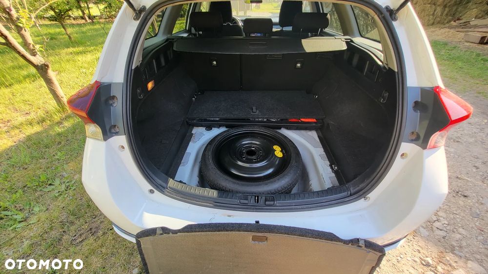 Toyota Auris 1.8 HSD Luna - 11
