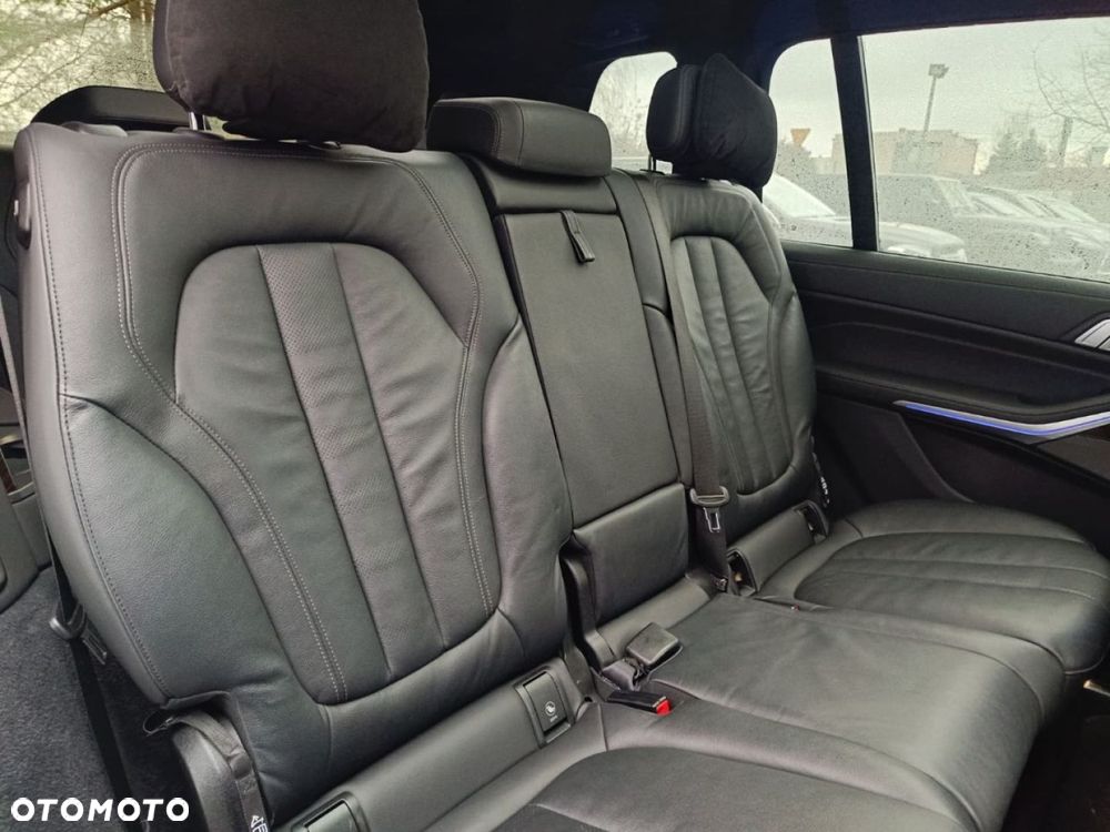 BMW X7 - 27