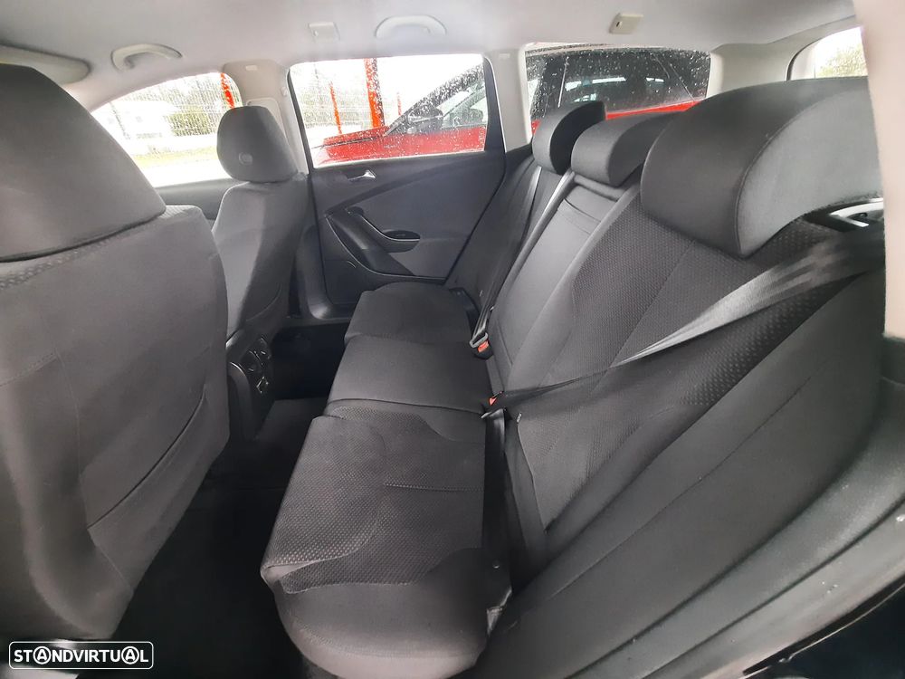 VW Passat Variant 2.0 TDi Confortline - 23