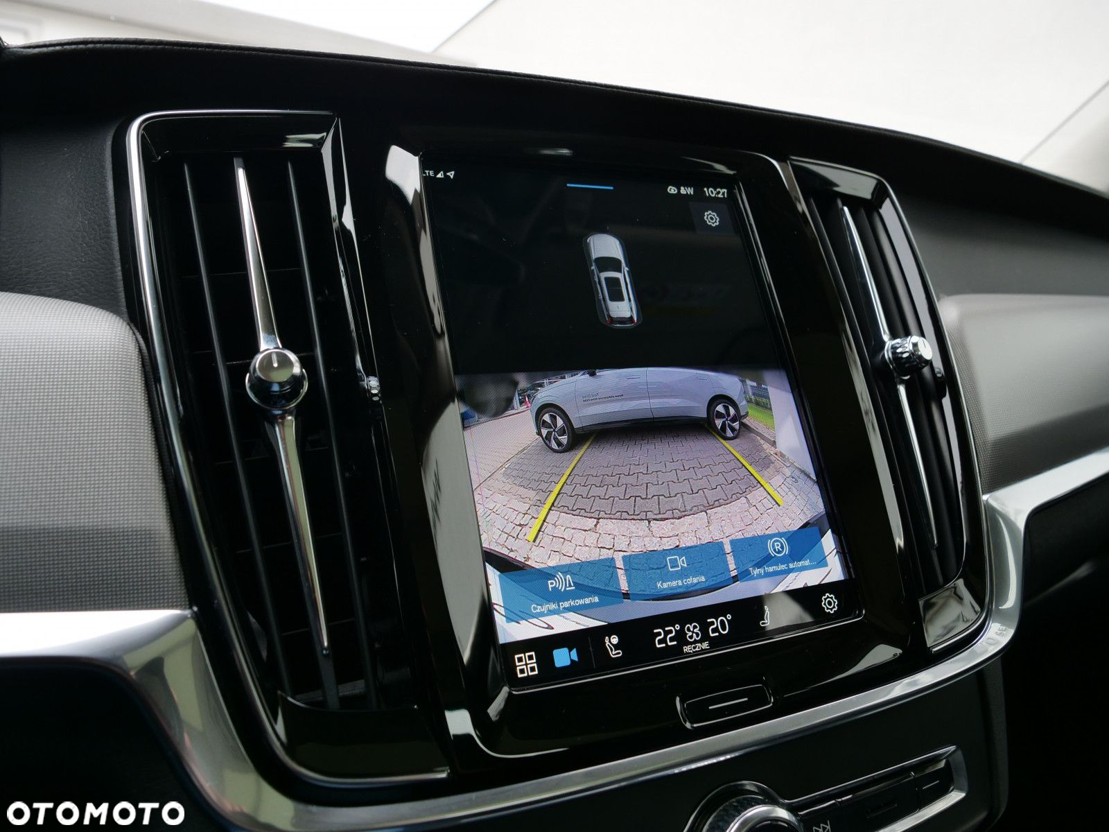 Volvo V90 Cross Country - 24
