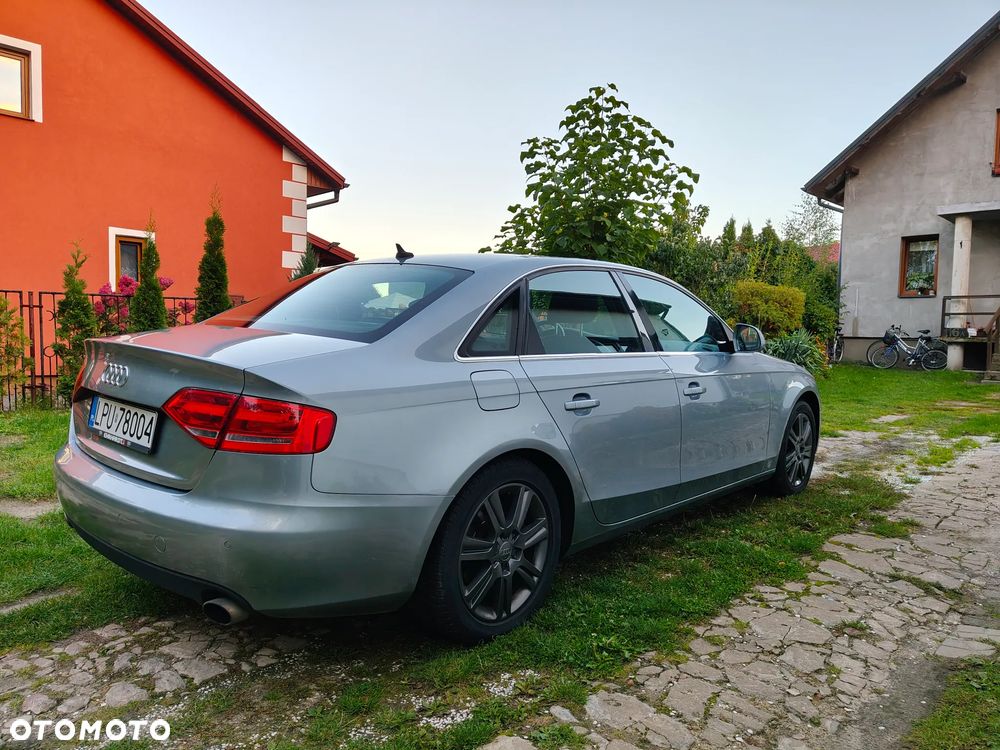 Audi A4 Limousine - 4