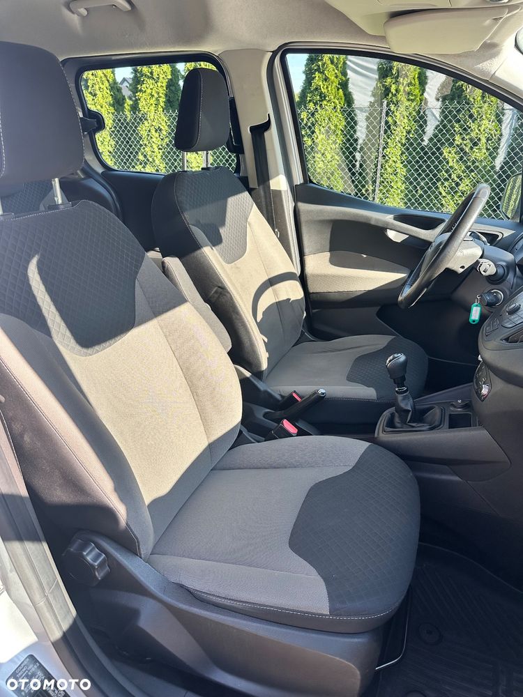 Ford Courier - 17