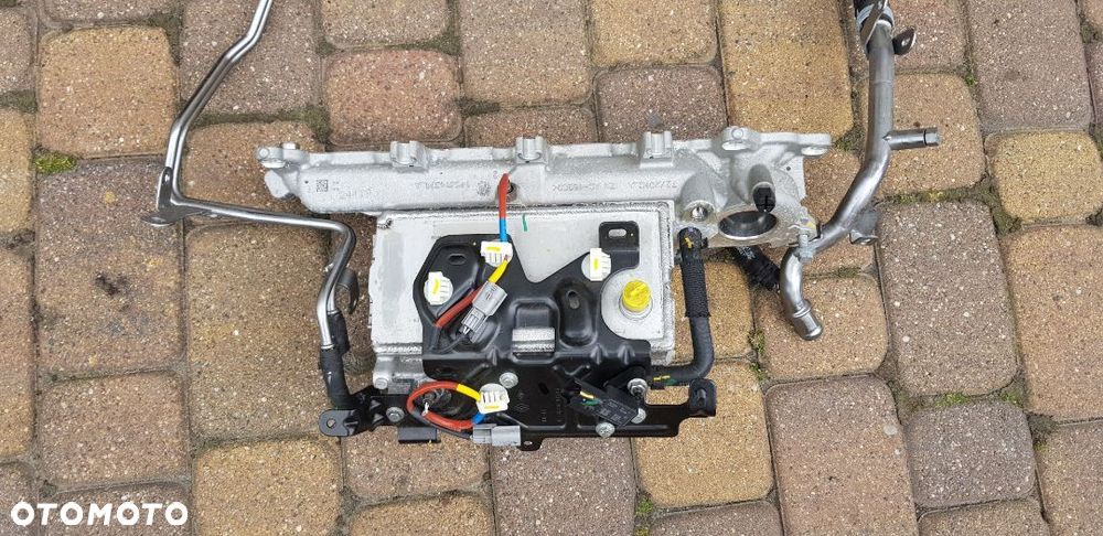 Kolektor ssący z chłodnicą spalin EGR Trafic 2,0 DCi nr 140014374R