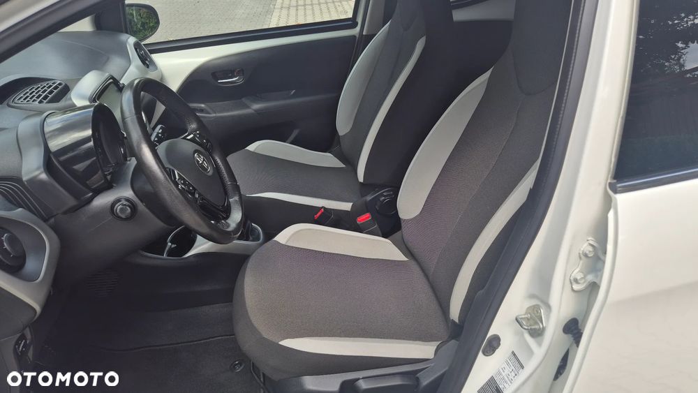 Toyota Aygo x-clusiv - 12