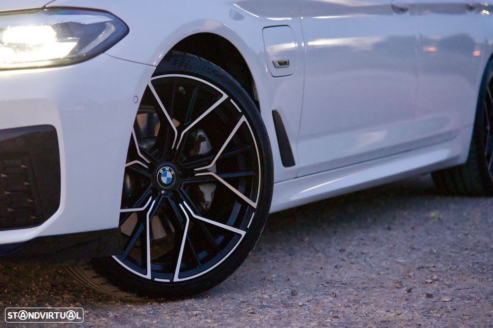 BMW 530 e Pack Desportivo M - 9