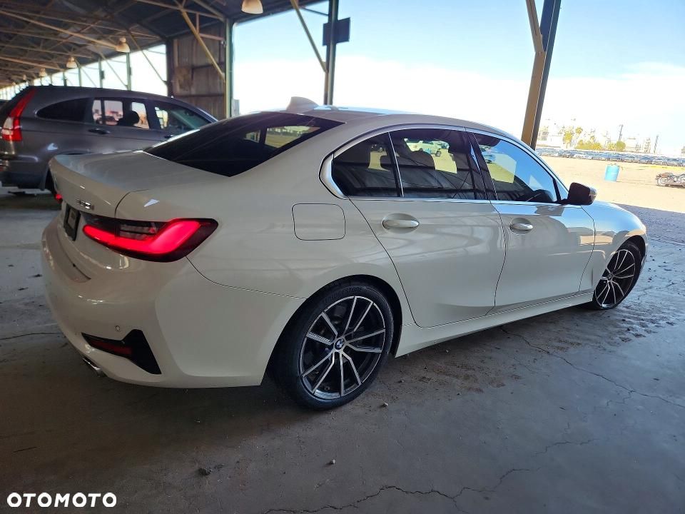 BMW Seria 3 330i Advantage sport - 2