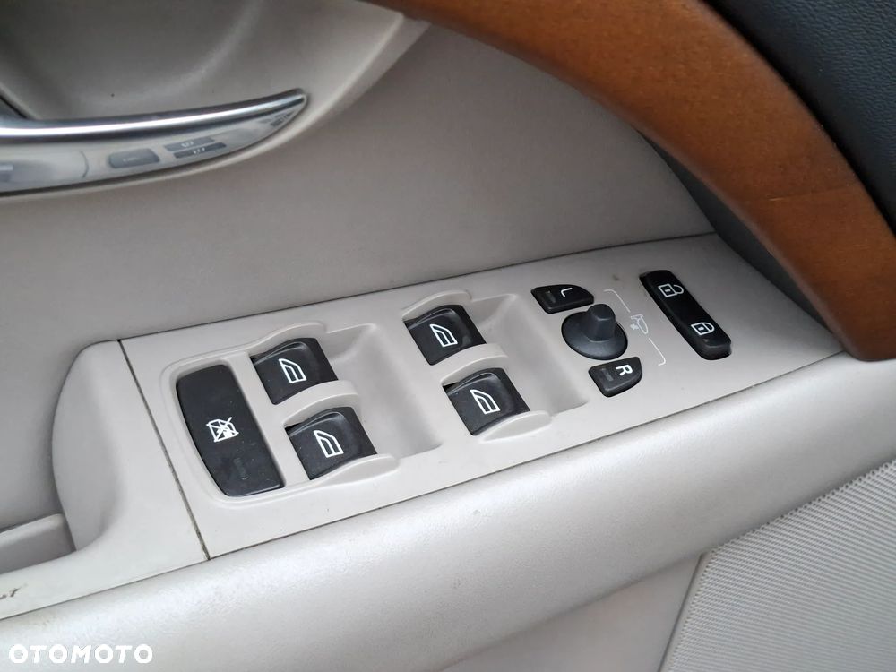 Volvo V70 D5 AWD Summum - 11