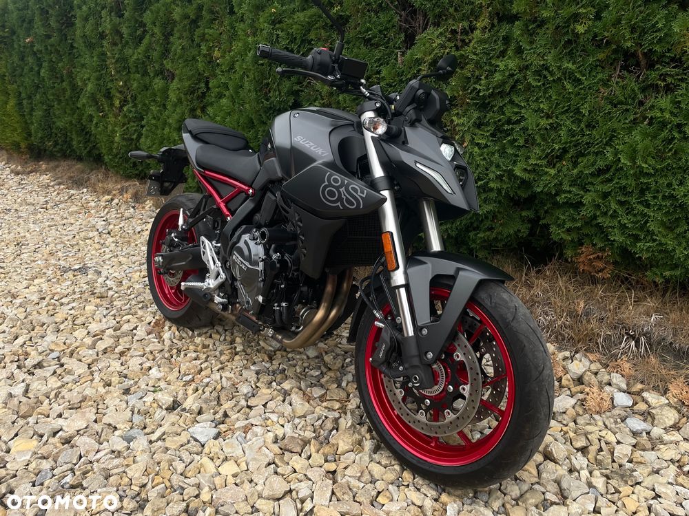 Suzuki GSX - 2