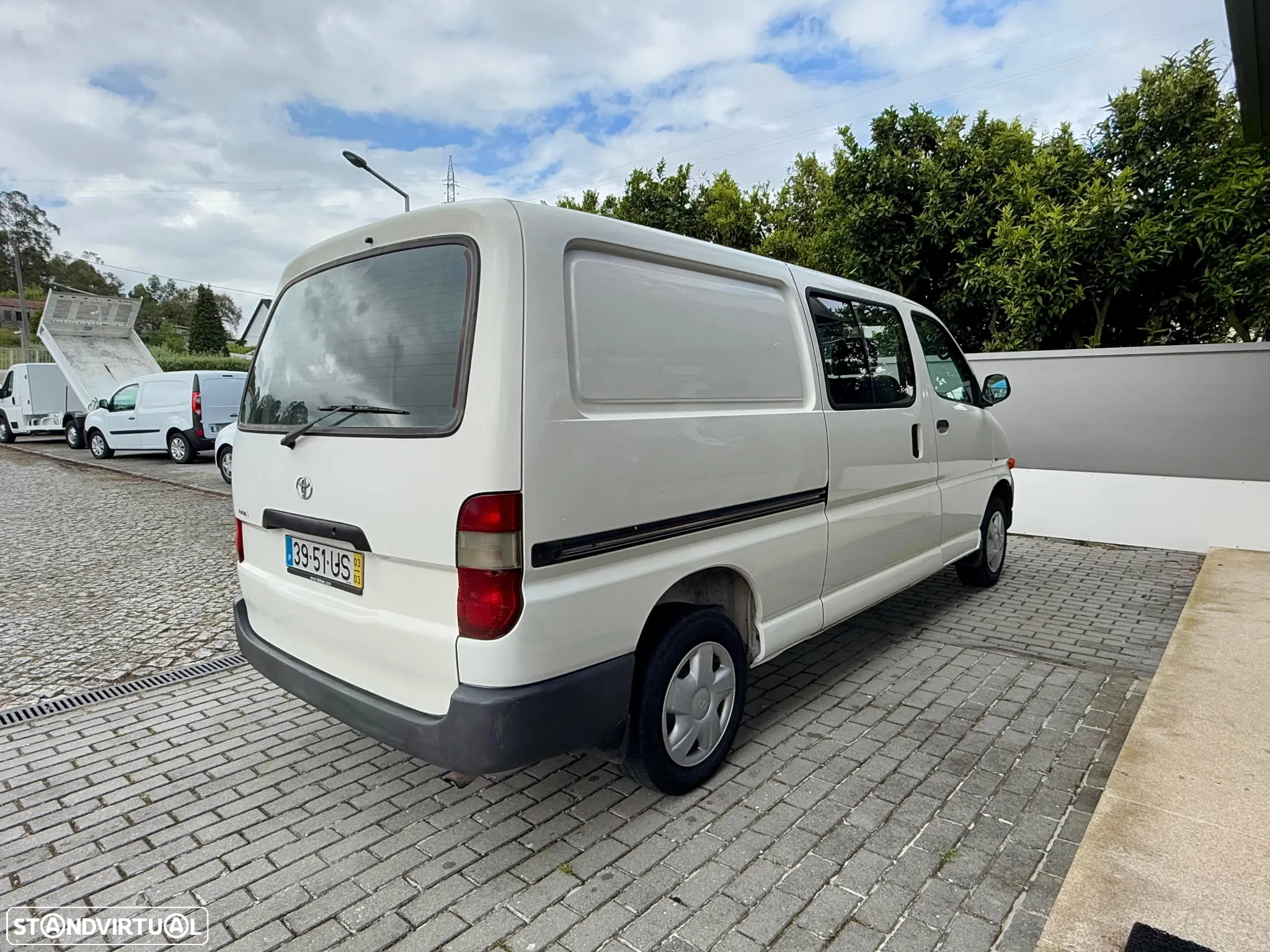 Toyota HiAce - 8