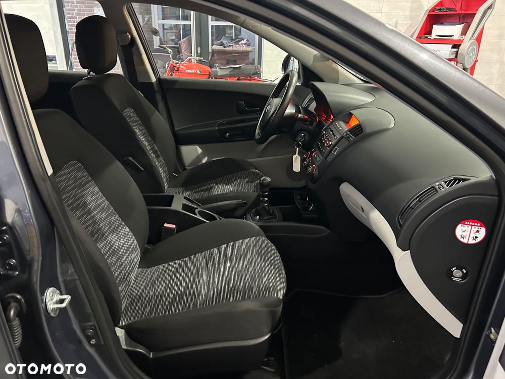 Kia Ceed - 27