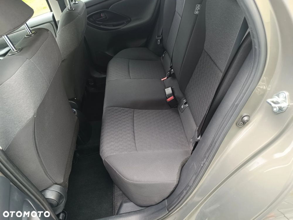 Toyota Yaris 1.0 Premium - 24